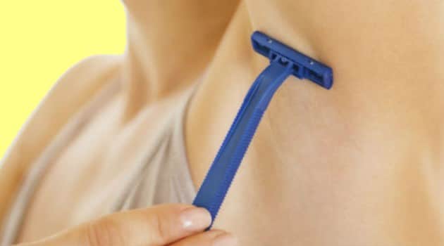 pelo encravado inflamado